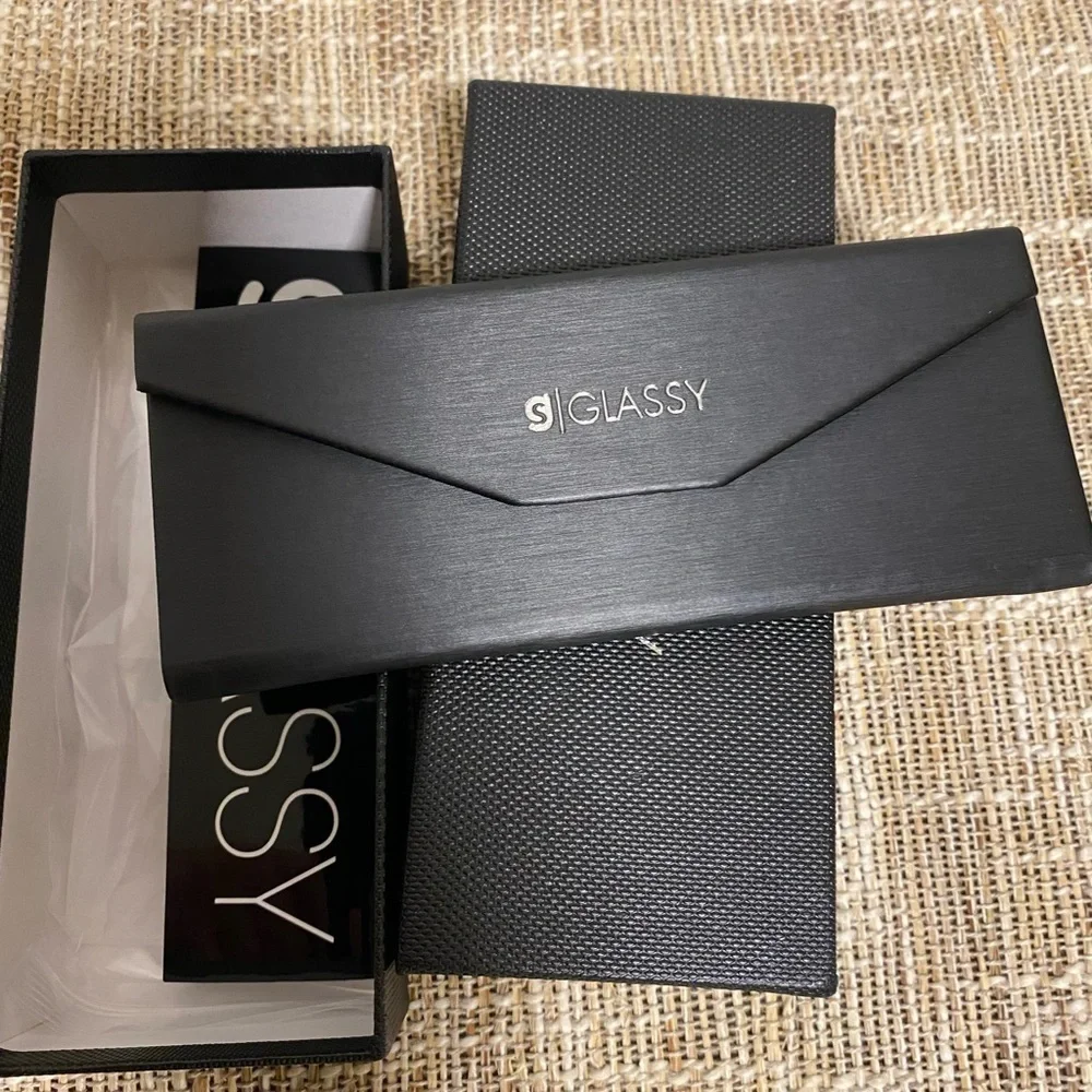 GLASSY FOLDABLE GLASSES CASE AND BOX